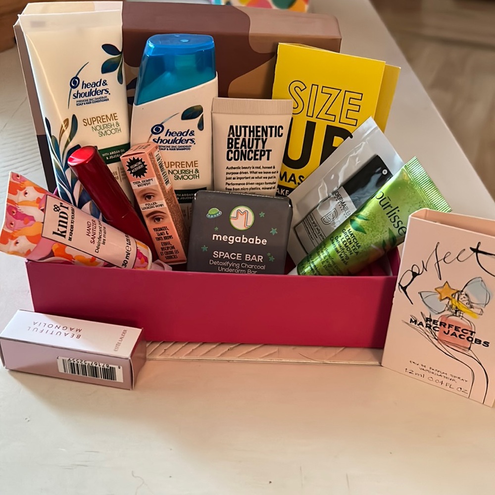 NWT 12 Piece Sample Beauty Bundle